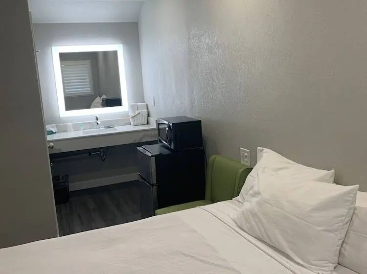 デラックスルーム, Elmwood Motel