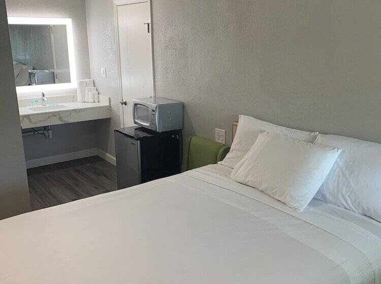 Номер Deluxe, Elmwood Motel