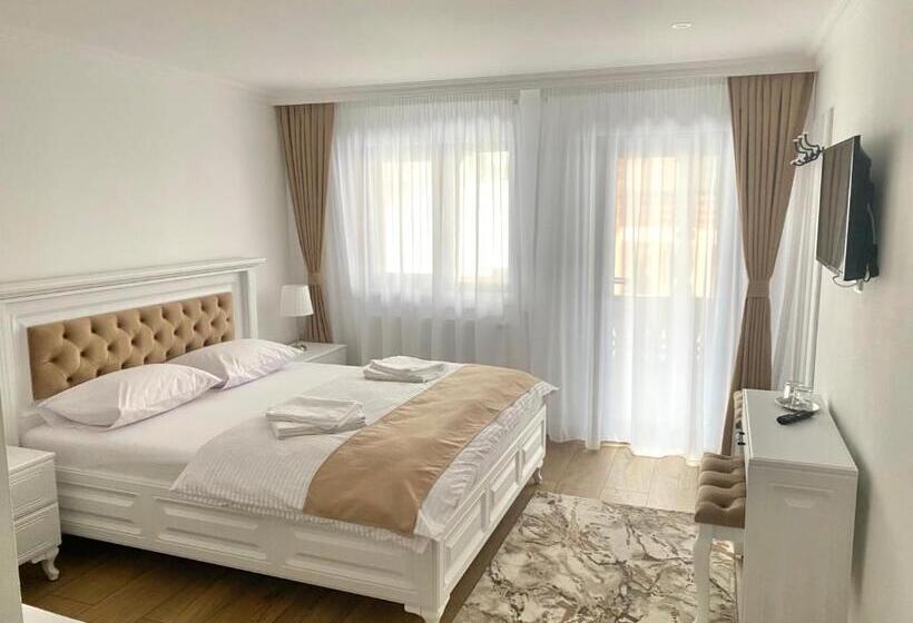 침실 4개 주택, Pensiunea Suci