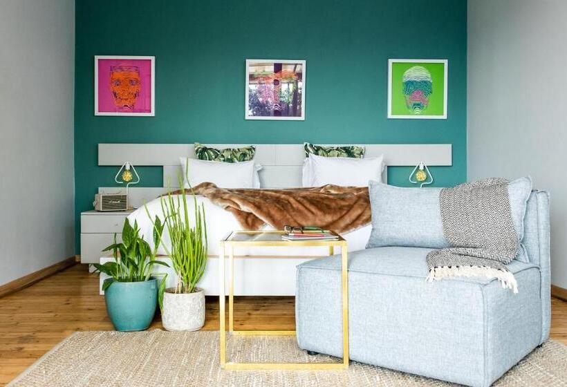 标准间, Pablo House