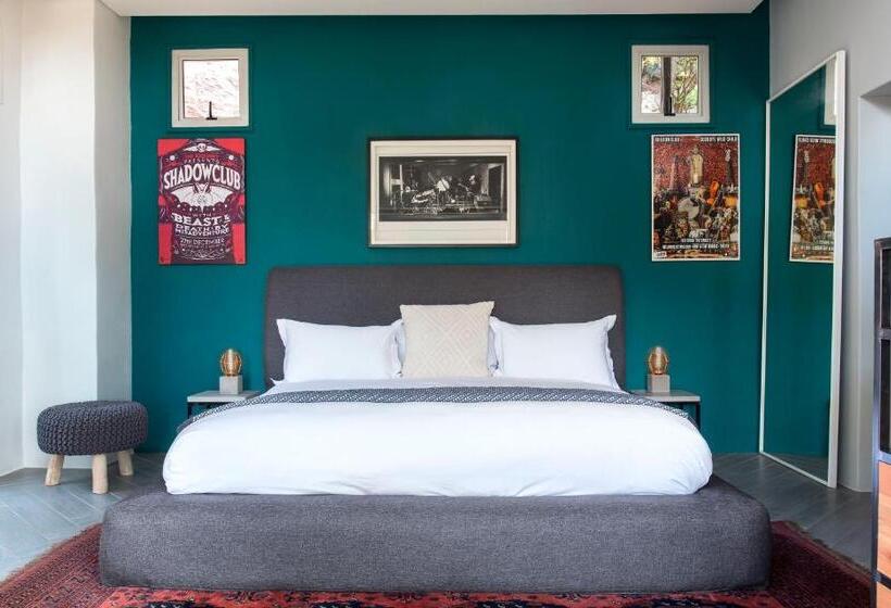 标准间内部标间, Pablo House