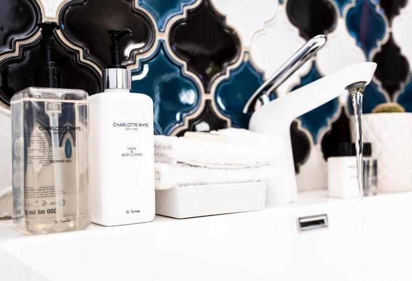 标准间内部标间, Pablo House