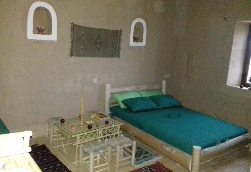 اتاق استاندارد سه نفره, Kasbah Izoran