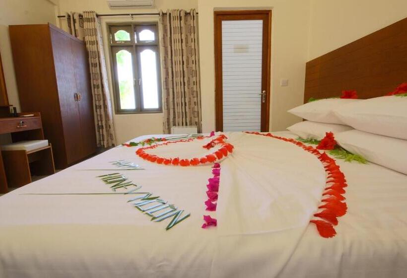 اتاق لوکس با چشم‌انداز دریا, Nemo Inn