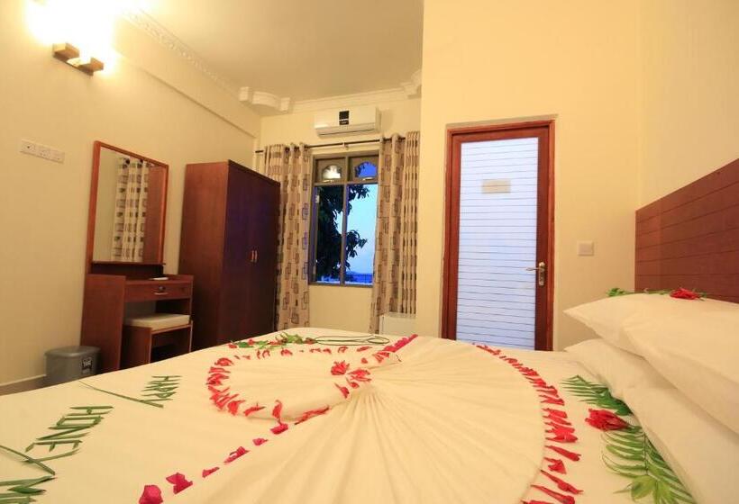اتاق لوکس با چشم‌انداز دریا, Nemo Inn