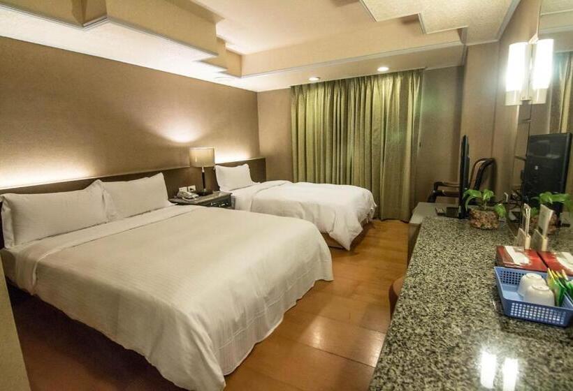 اتاق استاندارد سه نفره, Katherine Plaza