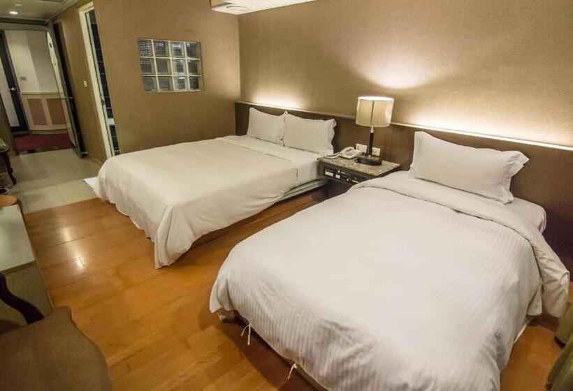 اتاق استاندارد سه نفره, Katherine Plaza