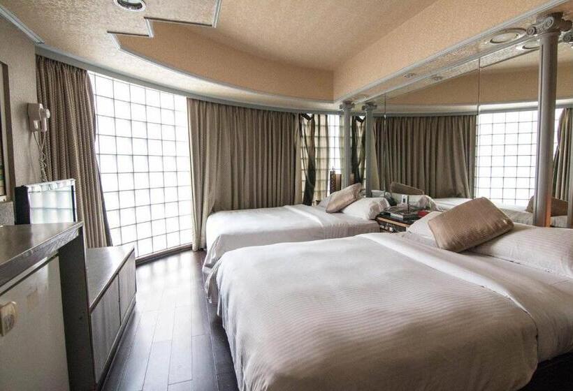 اتاق استاندارد چهار تخته, Katherine Plaza