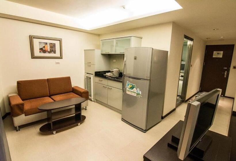 اتاق لوکس, Katherine Plaza