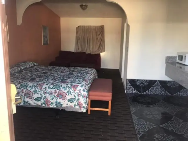 キングサイズベッドのスタンダードルーム, Galleria Inn Montclair/ontario