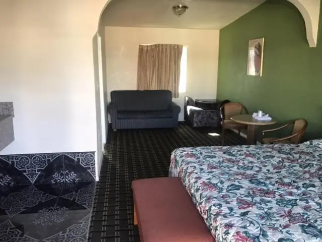 キングサイズベッドのスタンダードルーム, Galleria Inn Montclair/ontario