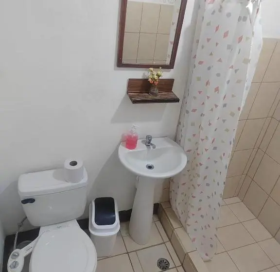 اتاق خانوادگی, Hostel Pura Vida En Liberia