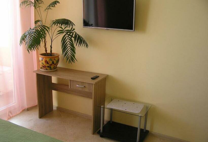 اتاق لوکس با بالکن, Orange Guest Rooms