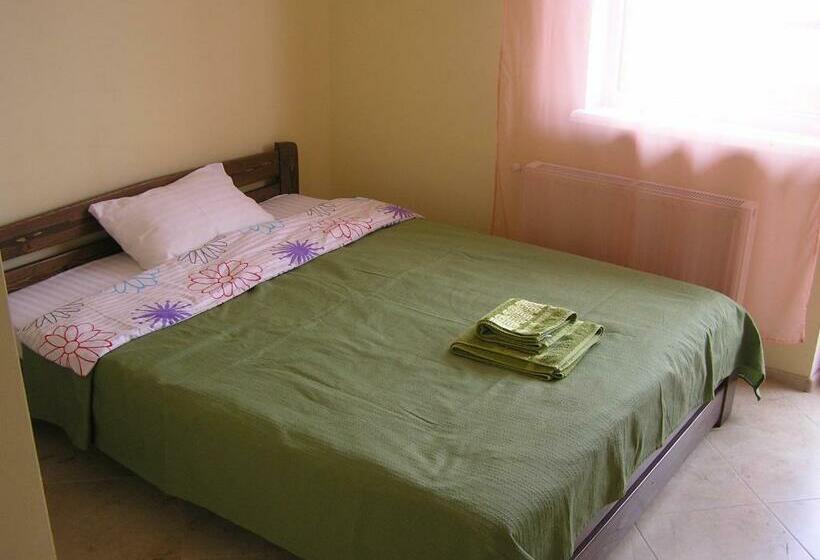 اتاق لوکس با بالکن, Orange Guest Rooms