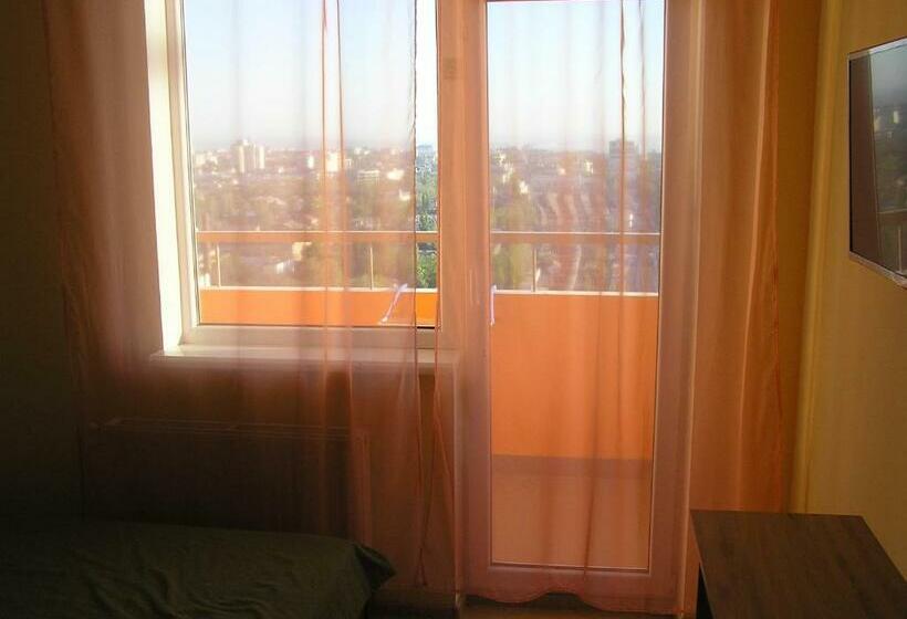 اتاق لوکس با بالکن, Orange Guest Rooms