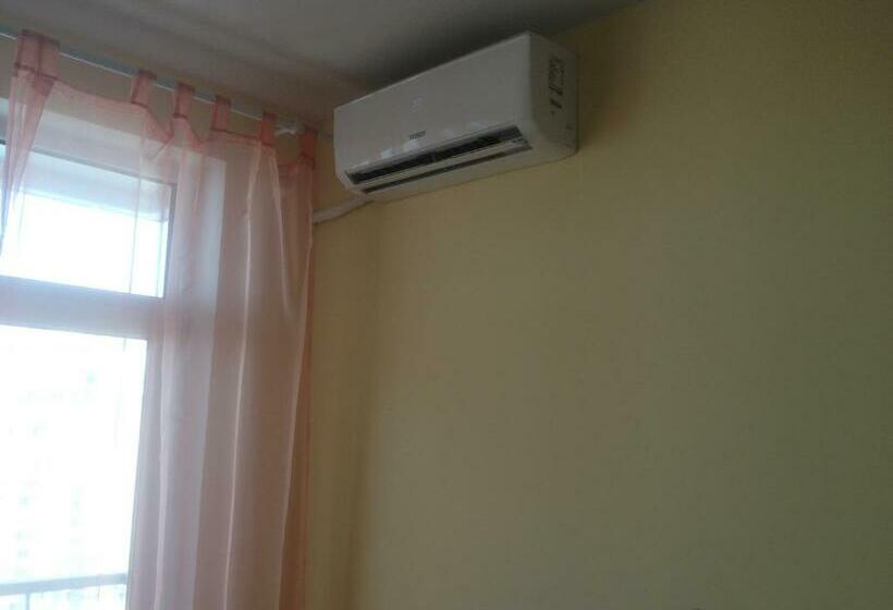 اتاق خانوادگی با چشم‌انداز جانبی دریا, Orange Guest Rooms