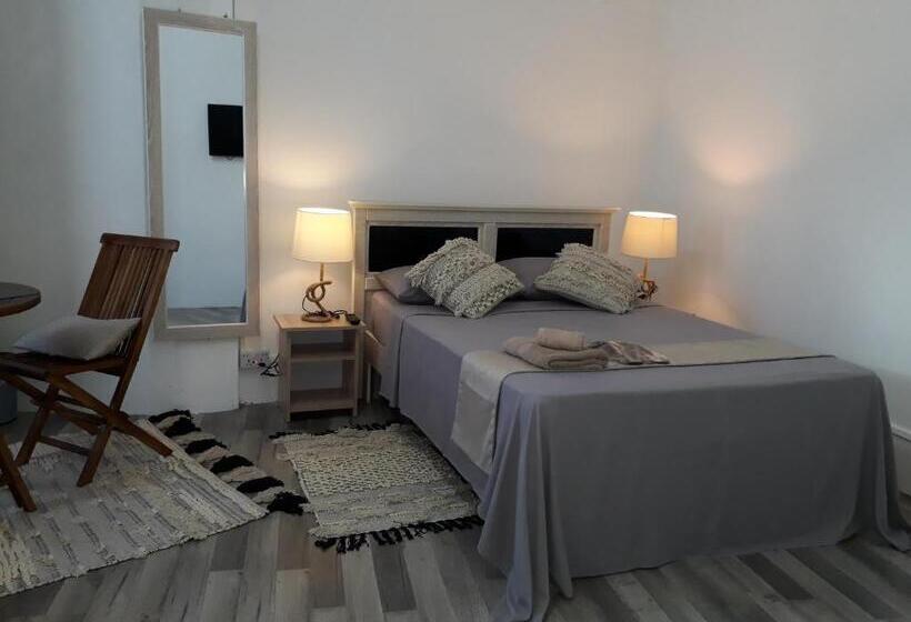 اتاق استاندارد, Hello Guest House