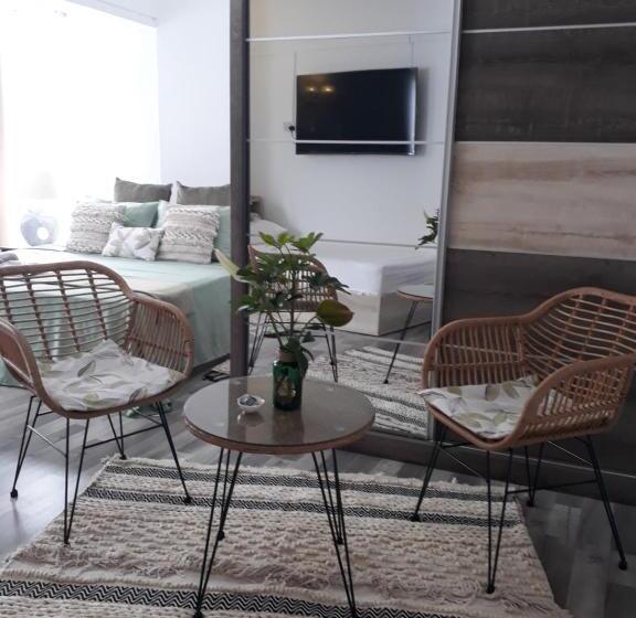 سوییت, Hello Guest House