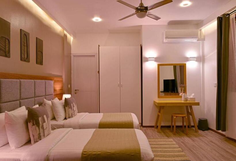 خانه 4 خوابه, Veli Vilaa