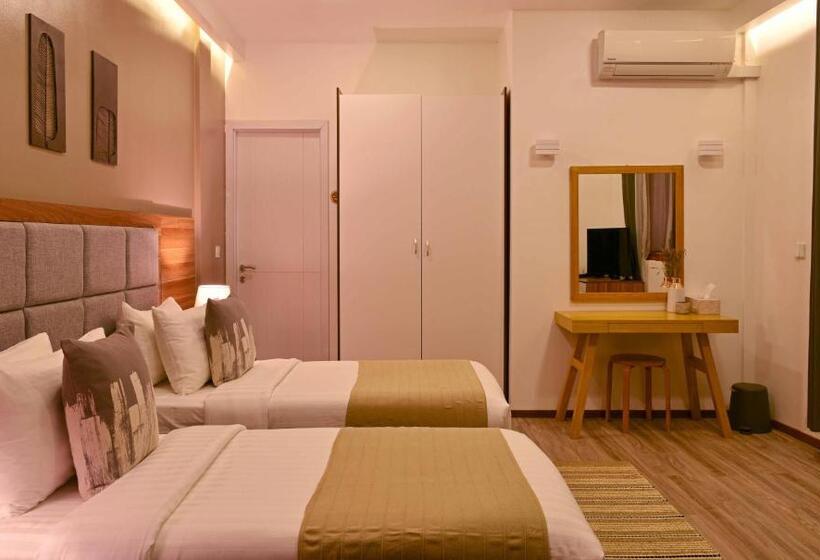 خانه 4 خوابه, Veli Vilaa