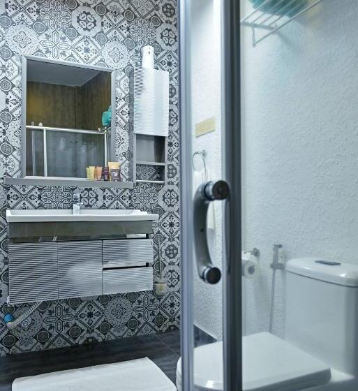 خانه 4 خوابه, Veli Vilaa