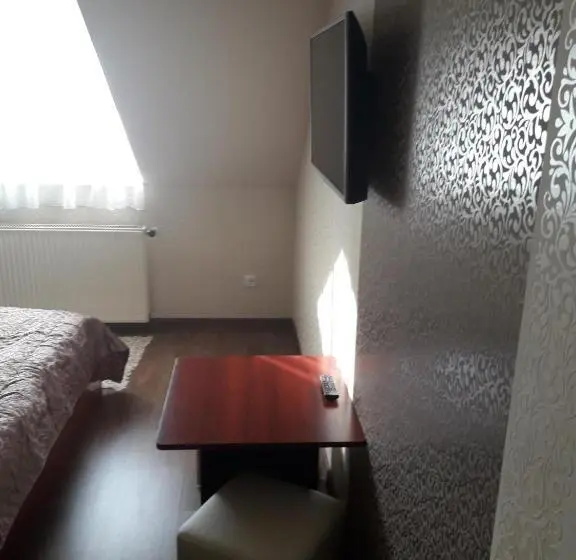 3-Bett-Standardzimmer, Csillag Panzió