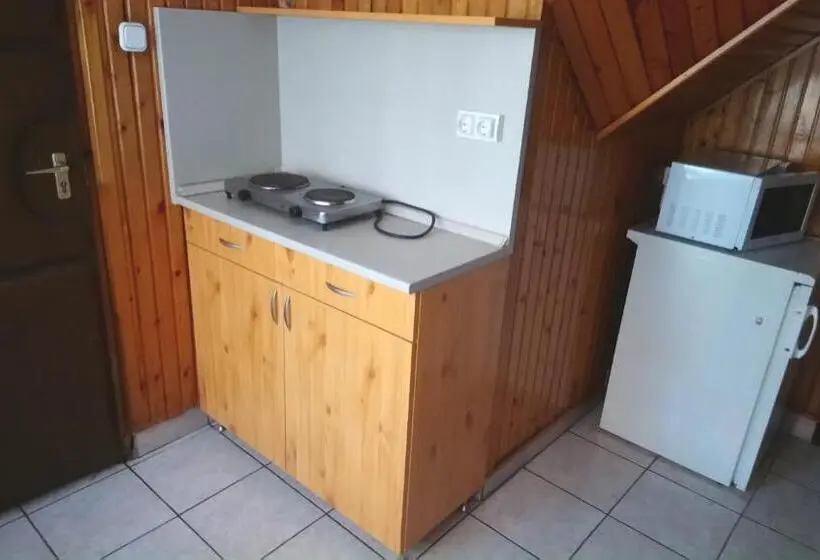 4 Bett Standardzimmer, Csillag Panzió