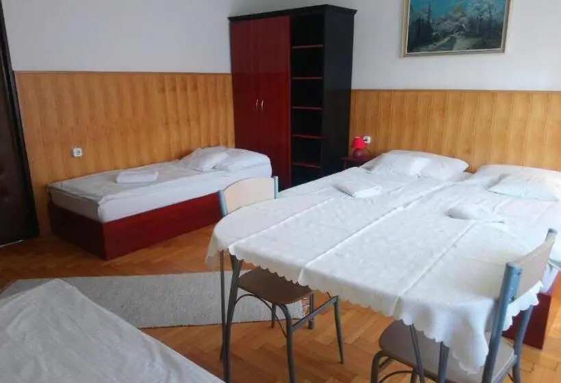 4 Bett Standardzimmer, Csillag Panzió