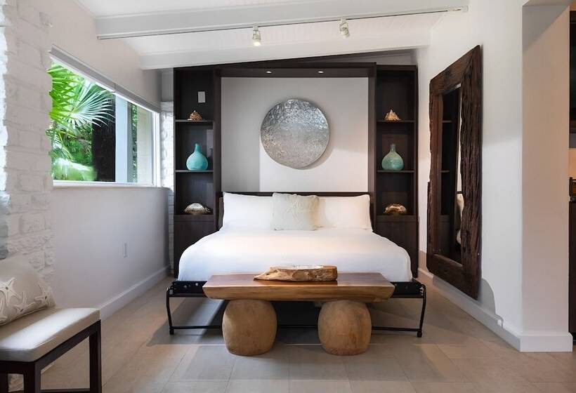 بنجلو قياسى, Largo Resort