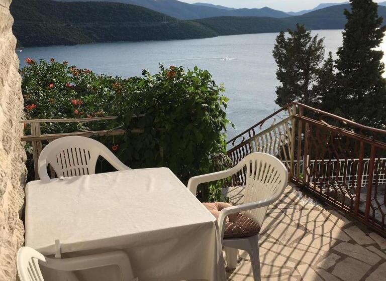 استودیو استاندارد با چشم‌انداز باغ, Apartment And Rooms Barbaric