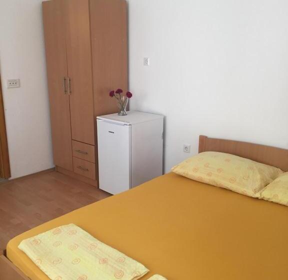 استودیوی استاندارد, Apartment And Rooms Barbaric