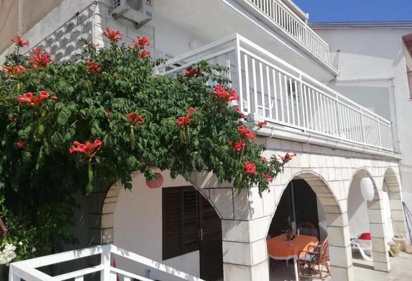 سوییت با چشم‌انداز دریا, Apartment And Rooms Barbaric