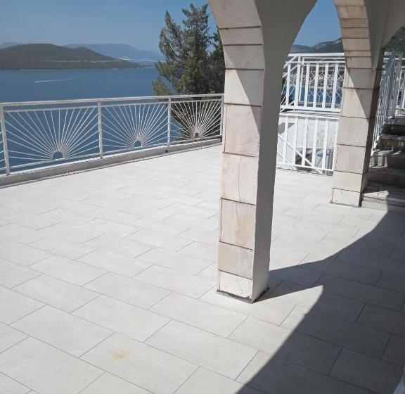 آپارتمان 1 خوابه با چشم‌انداز دریا, Apartment And Rooms Barbaric