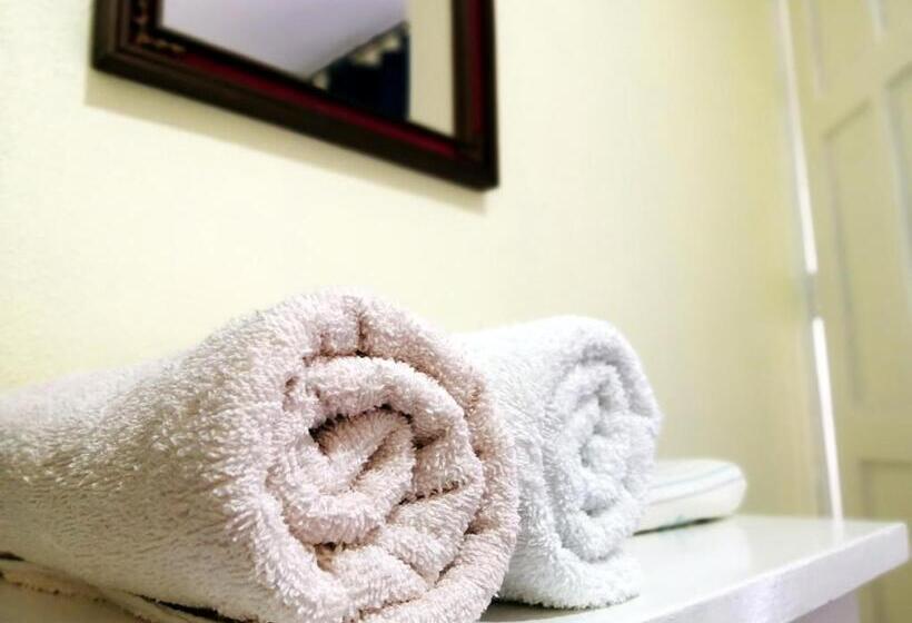 اتاق استاندارد یک تخته با سرویس بهداشتی مشترک, Hostal Mariella