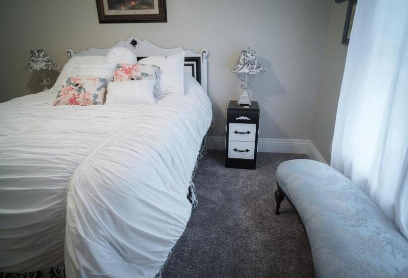 Номер Стандарт, Poppy Sister Inn