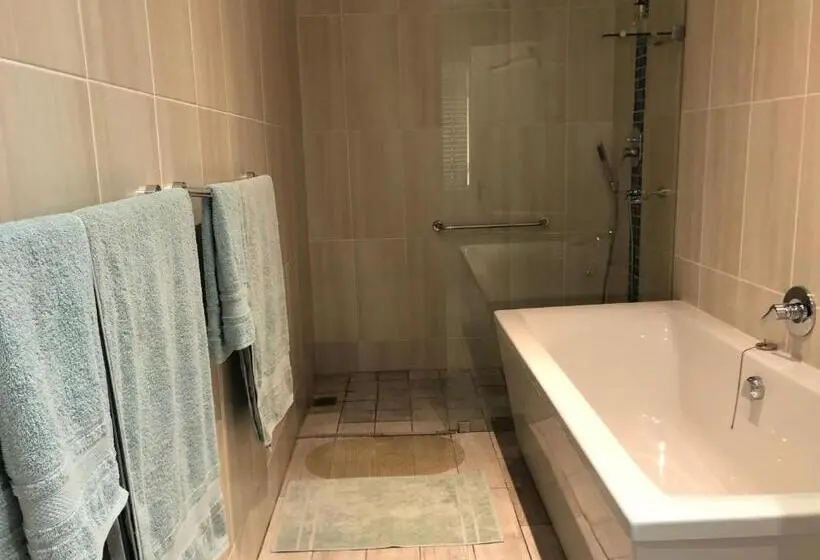 キングサイズベッドのスイートルーム, Bluesky Arniston Guest House