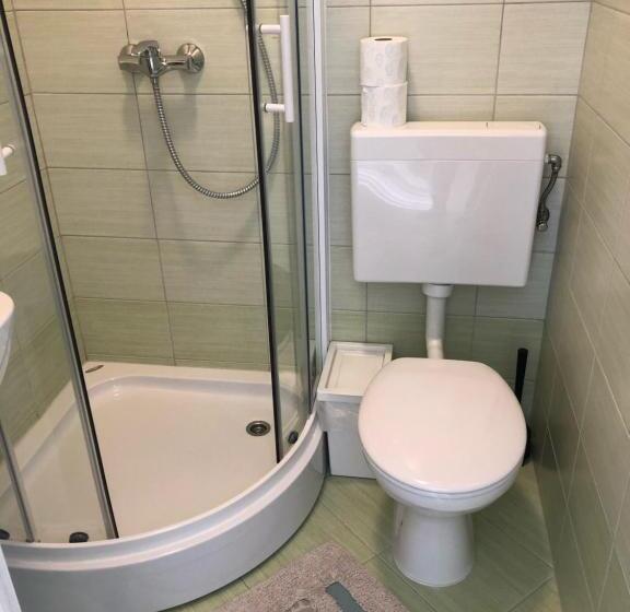 استودیوی استاندارد, Apartments & Rooms Nardin