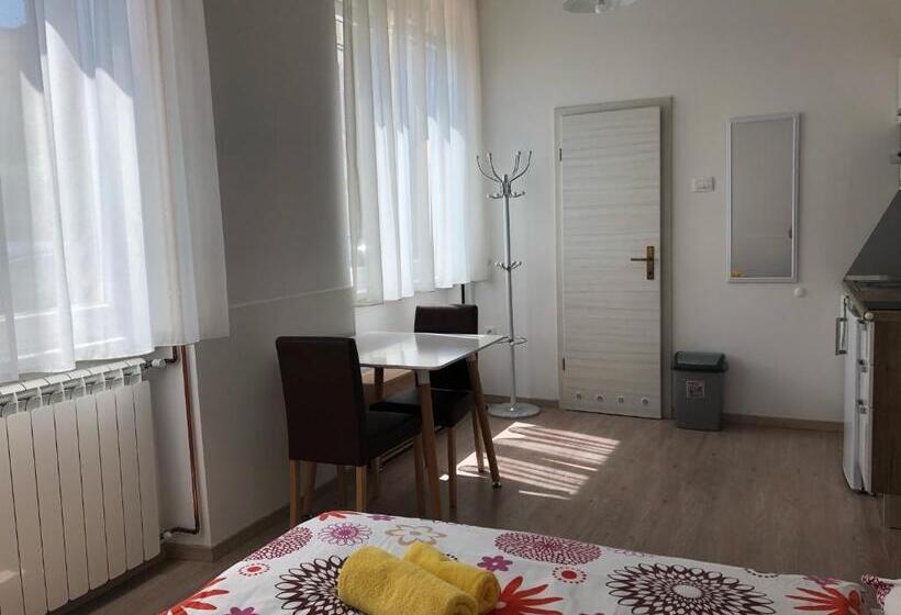 استودیوی استاندارد, Apartments & Rooms Nardin