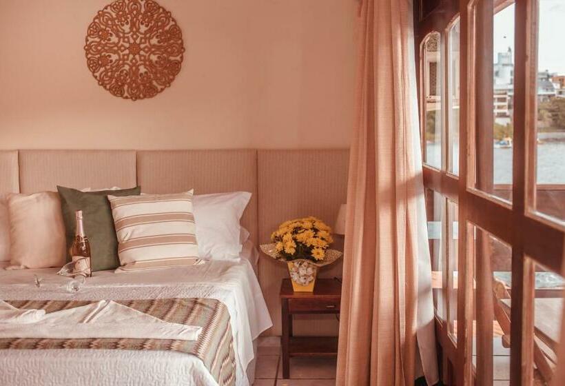 سوییت با چشم‌انداز دریا, Pousada Recanto Da Pedra