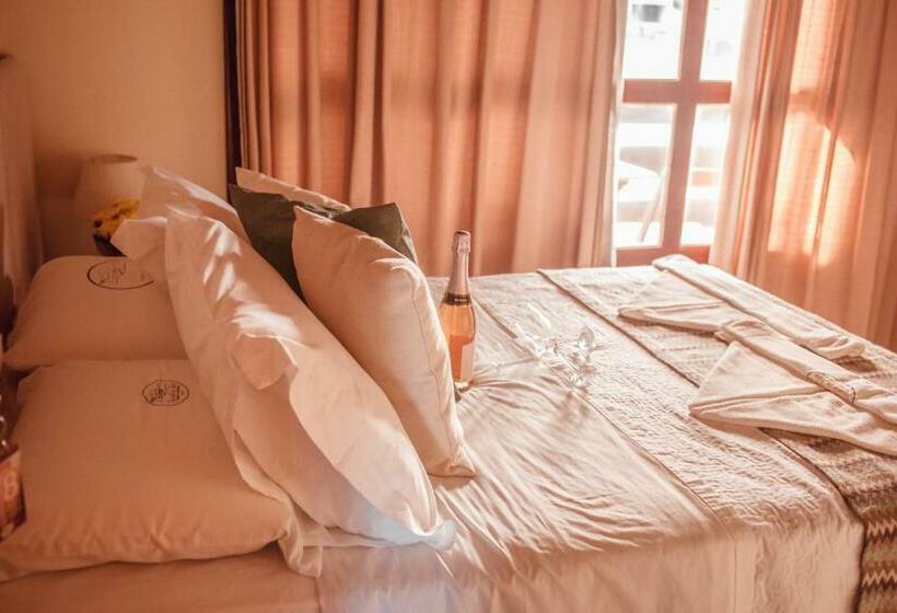 سوییت با چشم‌انداز دریا, Pousada Recanto Da Pedra