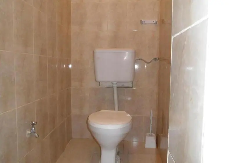 استودیوی لوکس, Private Guest Wing