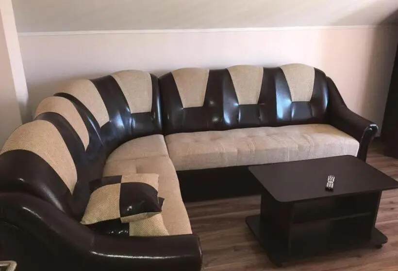 Suite z Balkonem, Step Inn