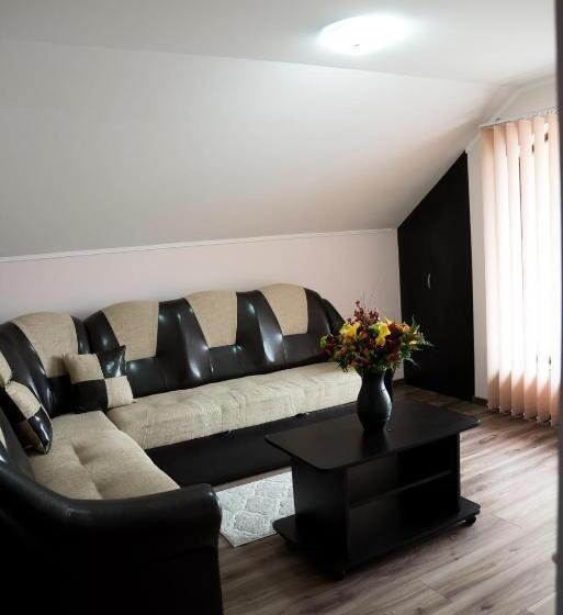 חדר דלוקס, Step Inn