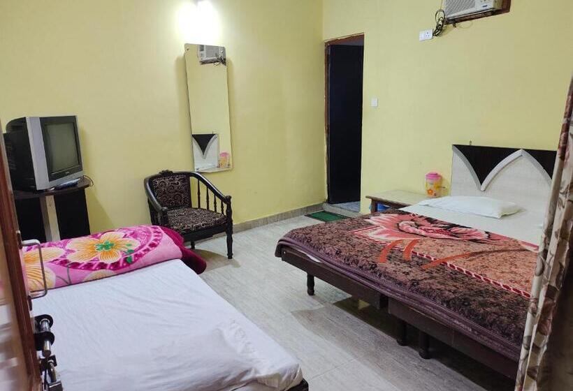 Pokój Deluxe Trzyosobowy, Vidya Guest House