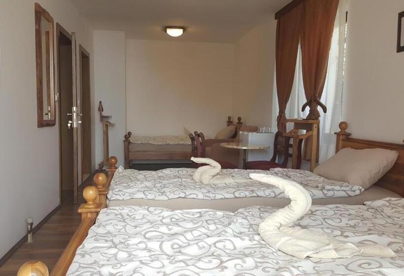 Habitació Triple Estàndard amb Balcó, Villa Srma