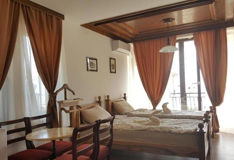 Habitació Triple Estàndard amb Balcó, Villa Srma