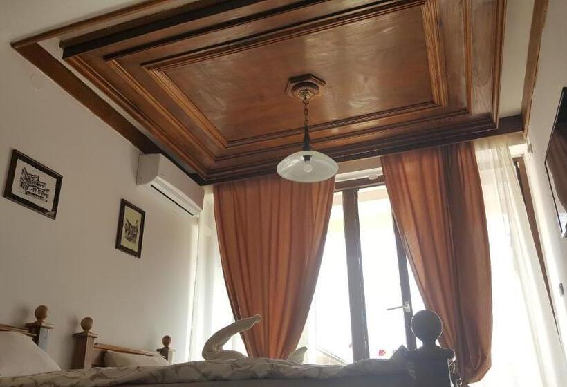 Habitació Triple Estàndard amb Balcó, Villa Srma
