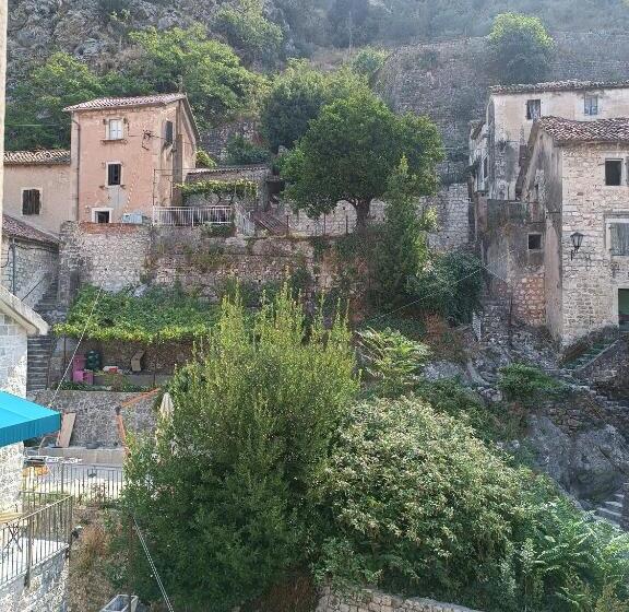 Habitación Triple Estándar Baño Compartido, Guesthouse Bit Accommodation