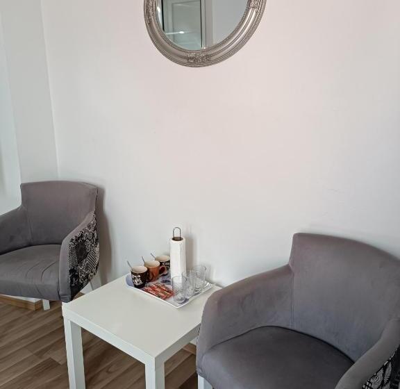 Habitación Triple Estándar Baño Compartido, Guesthouse Bit Accommodation