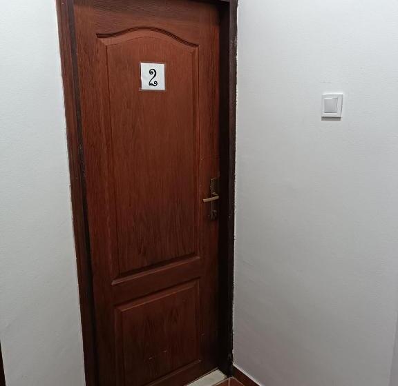 اتاق استاندارد سه تخته با سرویس بهداشتی مشترک, Guesthouse Bit Accommodation